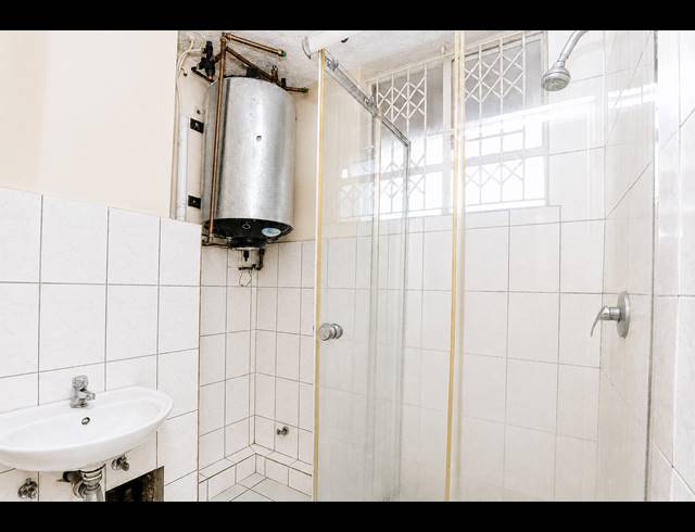 2 BEDROOM APARTMENT FOR SALE IN ESSENWOOD